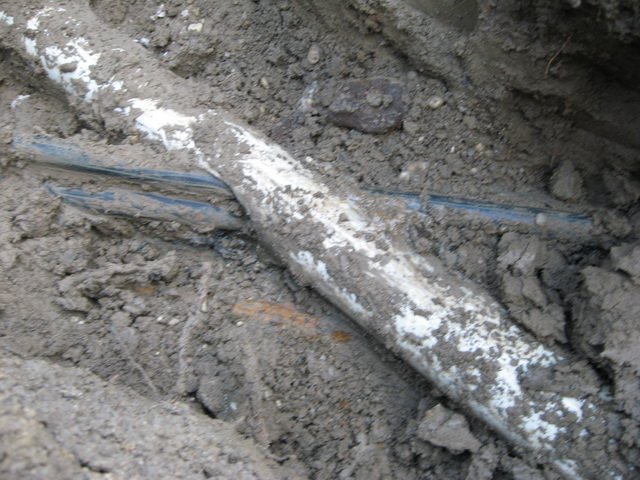 Telefonski kabel kroz kanalizaciju